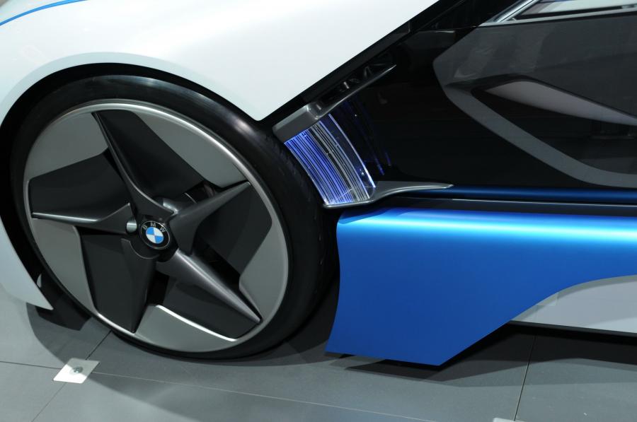  BMW Vision EfficientDynamics Concept 2009 года  (фото 157 из 206)